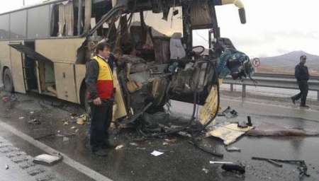 تصادف در بزرگراه کاشان - نطنز 3 کشته برجا گذاشت