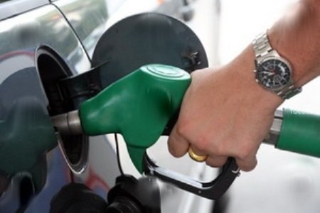 واکنش معاون زنگنه به مصوبه مجلس/ اعتقادی به بنزین دو نرخی نداریم