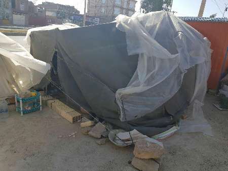 آبگرفتگی و واژگونی چادرهای زلزله زدگان کرمانشاه (+تصاویر)