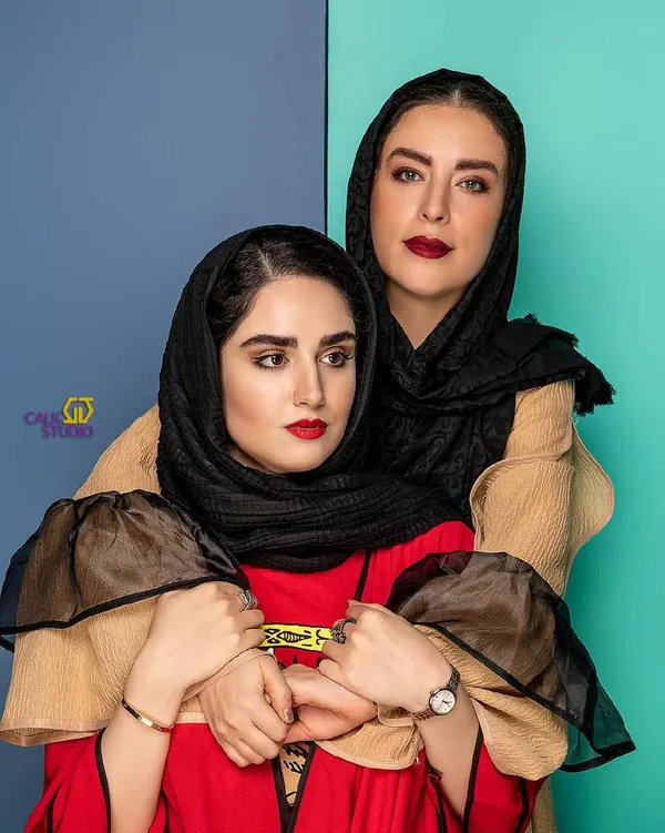 هانیه غلامی در کنار مادرش